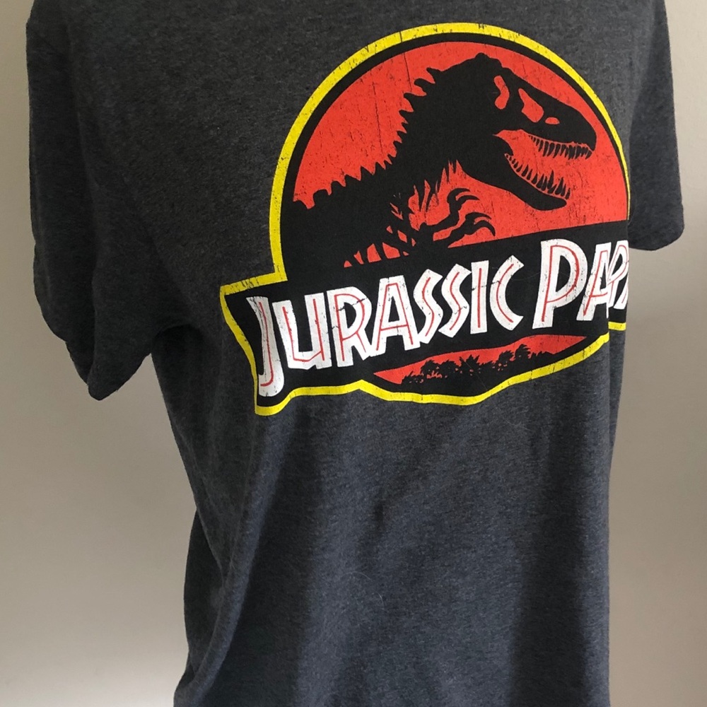 Jurassic World tee size M. Black